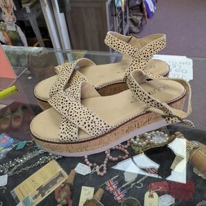 NEW Boutique By CORKYS Women's Tan Sandal PLATFORMS